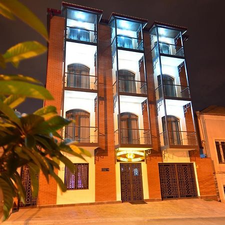 Granada Hotel And Restaurant تبليسي المظهر الخارجي الصورة