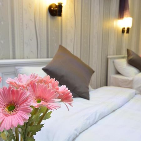 Granada Hotel And Restaurant تبليسي المظهر الخارجي الصورة