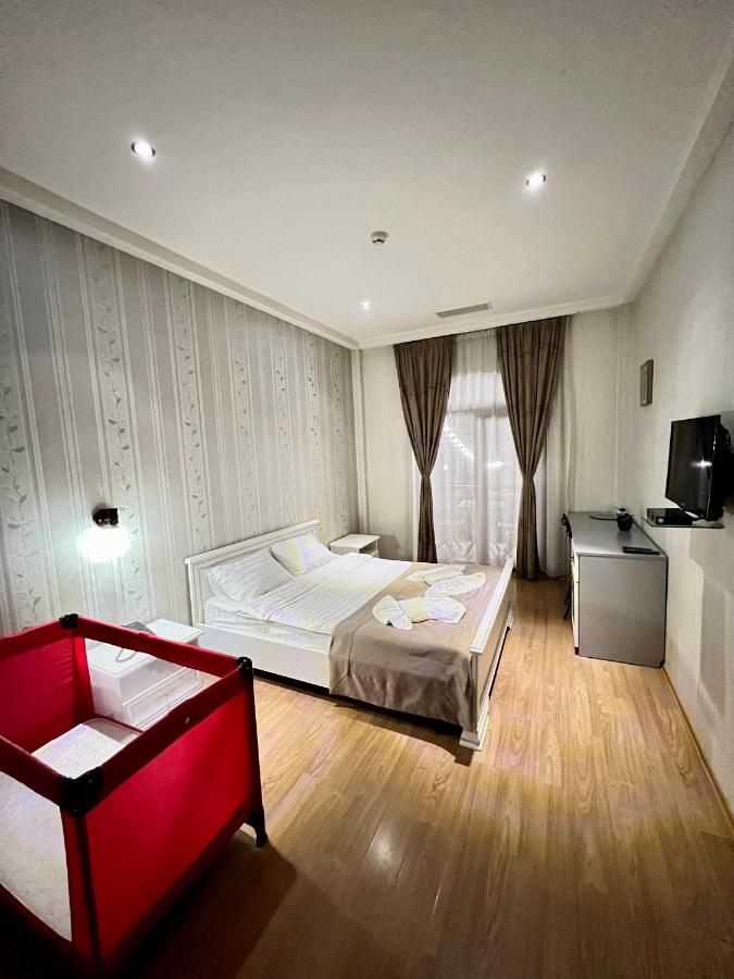 Granada Hotel And Restaurant تبليسي المظهر الخارجي الصورة
