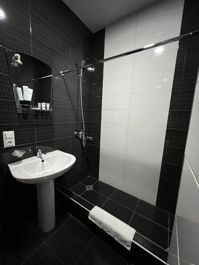 Granada Hotel And Restaurant تبليسي المظهر الخارجي الصورة
