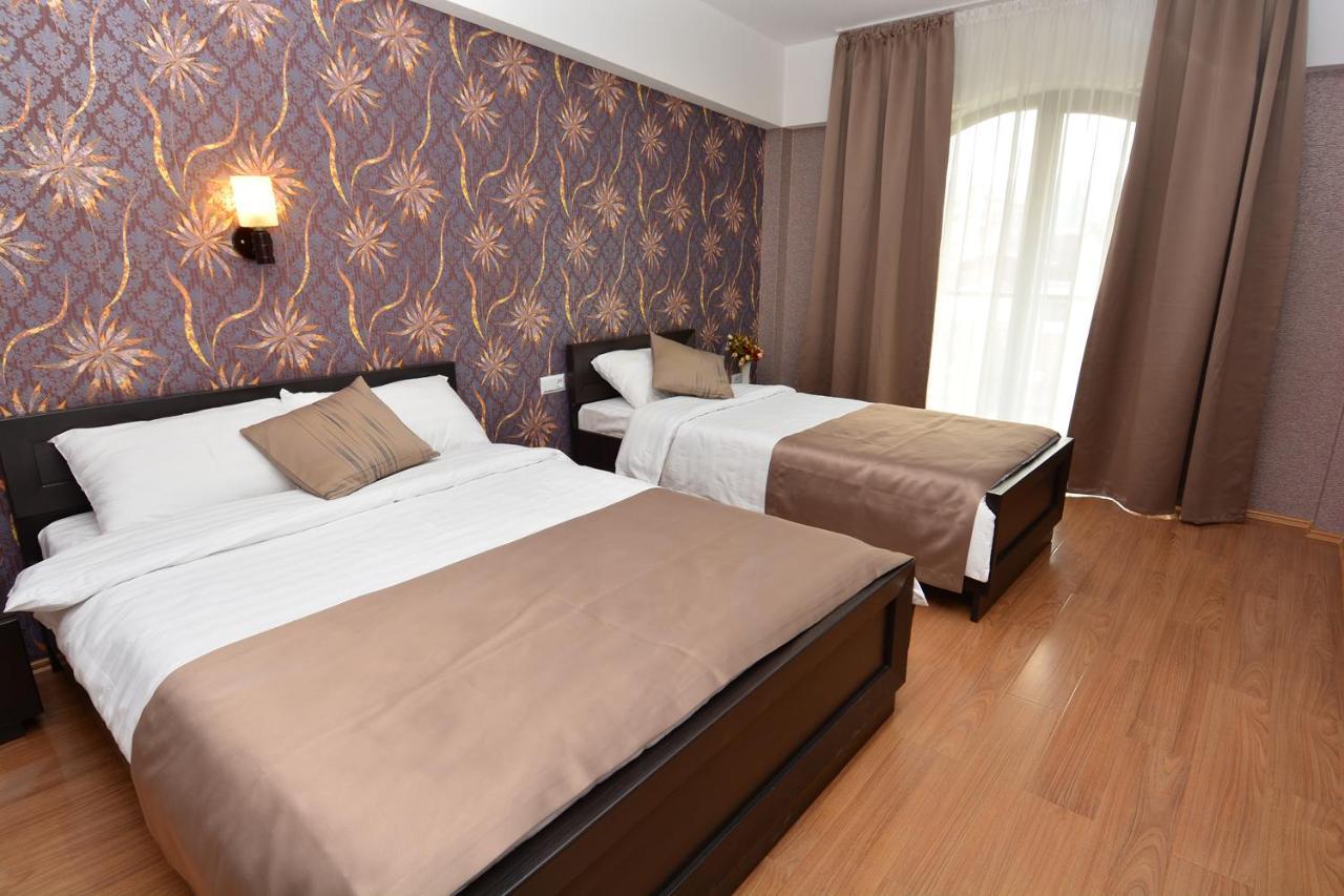 Granada Hotel And Restaurant تبليسي المظهر الخارجي الصورة